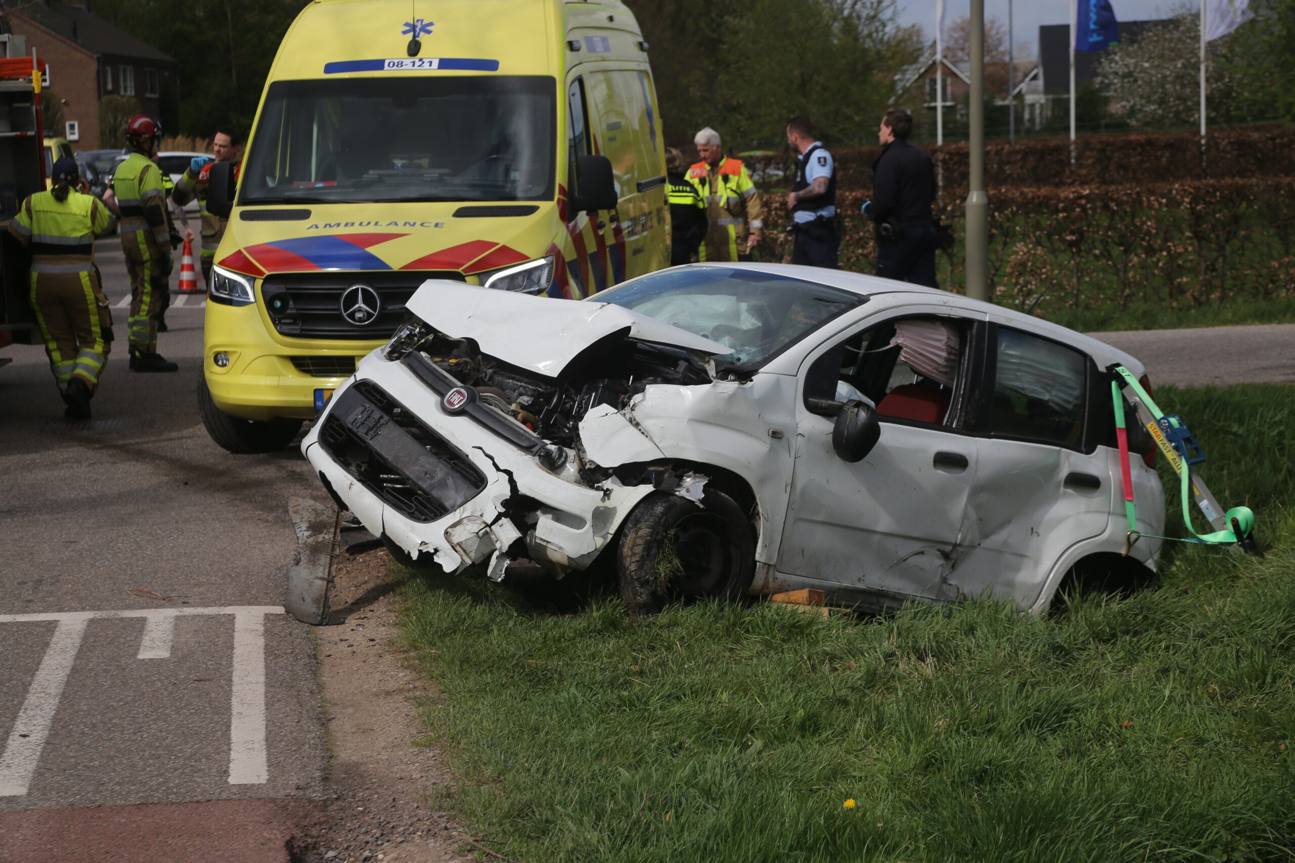 Frontale botsing van twee auto’s in Groesbeek