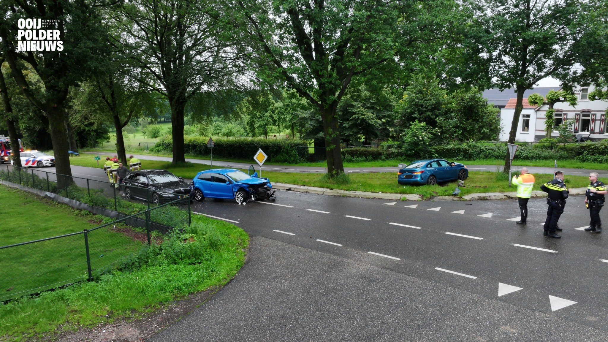 Drie auto’s botsen op kruising Zevenheuvelenweg en Derdebaan in Groesbeek
