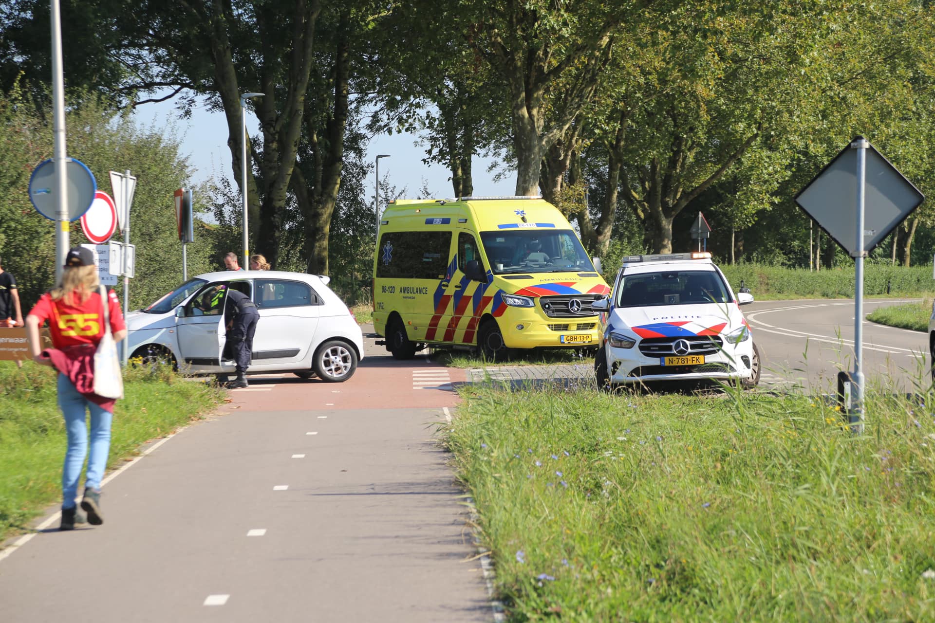Aanrijding auto en scooter Botsestraat Kekerdom